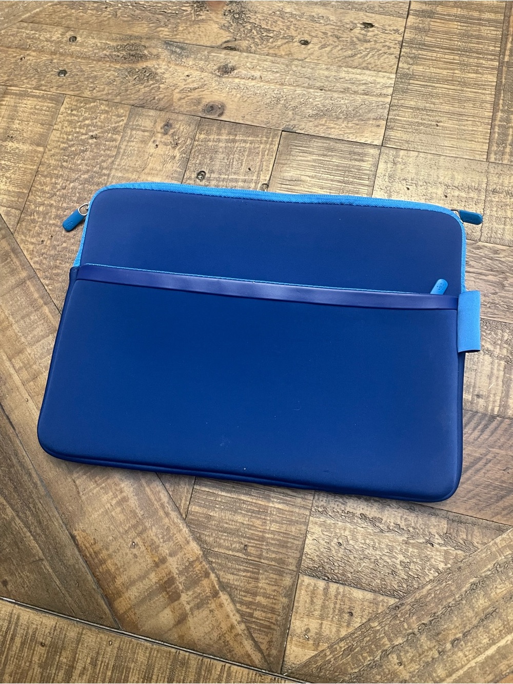 Belkin 10-Inch Tablet/Laptop Protective Neoprene Zip Sleeve with Pocket – Blue